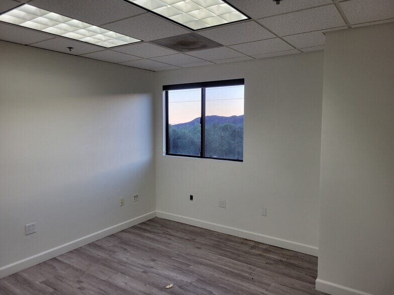 More Photos Of 2626 Foothill Blvd, La Crescenta Loft Creative Space For Lease