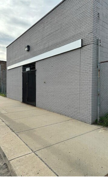 More Photos Of 126 W 7 Mile Rd, Detroit Storefront For Sale