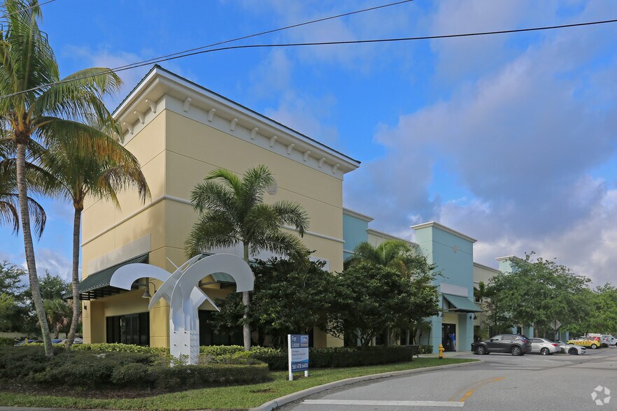 More Photos Of 10415 Riverside Dr, Palm Beach Gardens Showroom For Lease