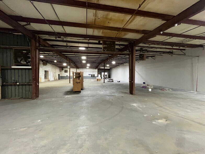 More Photos Of 9479 S Main St, Jonesboro Manufacturing For Lease