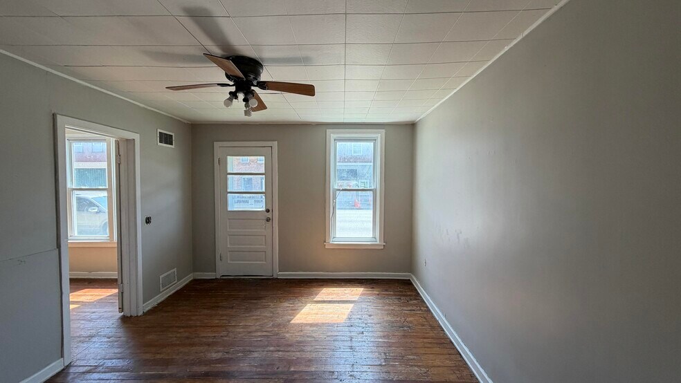 More Photos Of 209 S Central Ave, Casey Apartments For Sale
