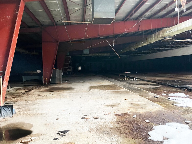 More Photos Of 18310 Euclid Ave, Cleveland Bowling Alley For Sale