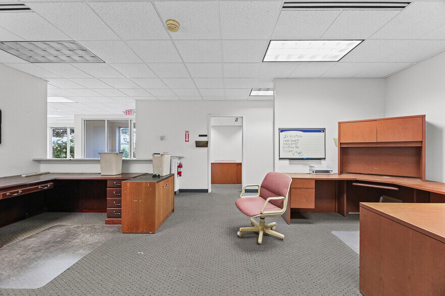 More Photos Of 37401 Stevens Blvd, Willoughby Flex For Lease