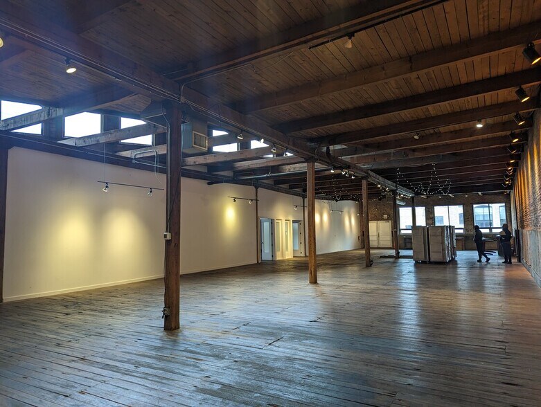 More Photos Of 833 W Haines St, Chicago Specialty For Sale