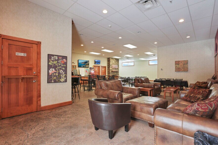 More Photos Of 509 S Wooster Ave, Strasburg Hotel For Sale