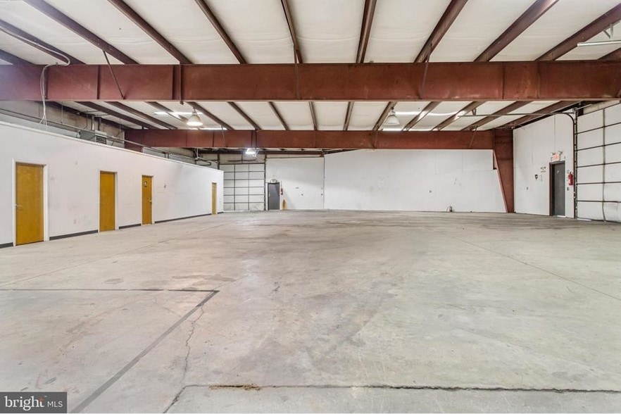 More Photos Of 1010 N Chester St, Baltimore Warehouse For Sale