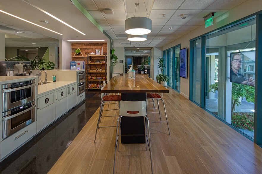 More Photos Of 111 McInnis Pky, San Rafael Office For Sale