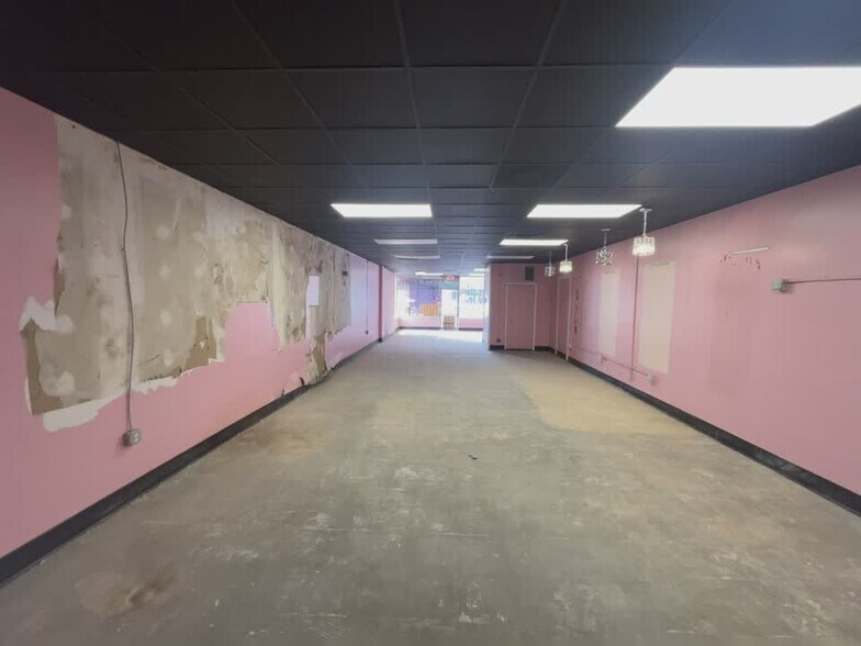 More Photos Of 1816-1820 Austin Dr, Decatur Freestanding For Lease