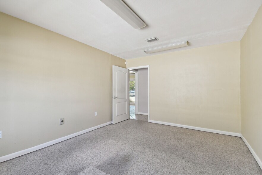 More Photos Of 3019 W Azeele St, Tampa Loft Creative Space For Sale