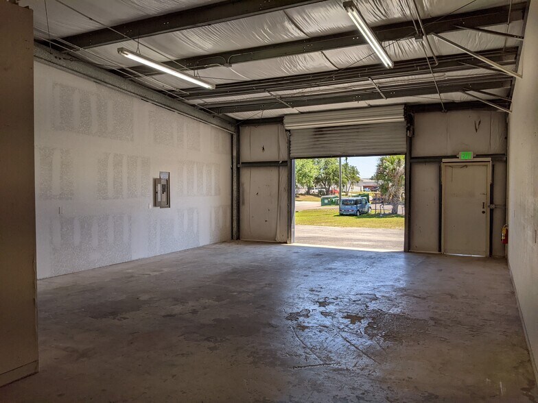 More Photos Of 23330 Harborview Rd, Port Charlotte Flex For Sale