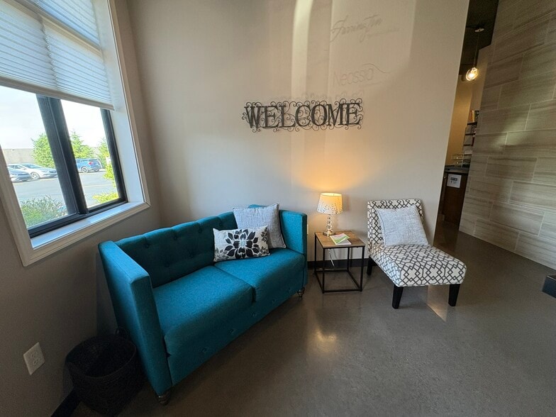 More Photos Of 402-404 S Scott Rd, Fort Wayne Showroom For Sale