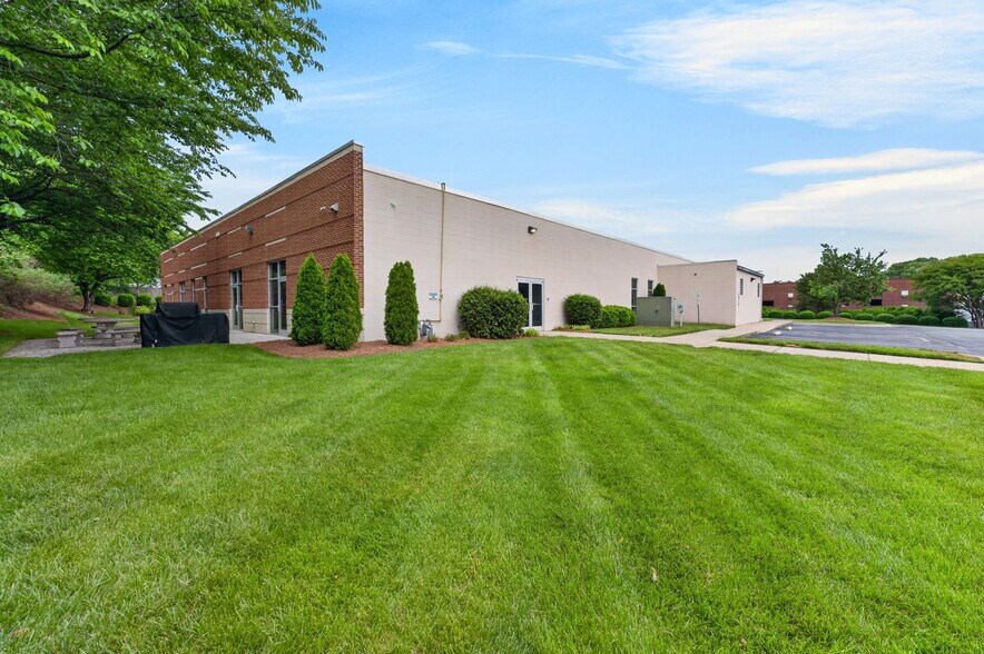 More Photos Of 707 Sunshine Way, Greensboro Medical For Sale