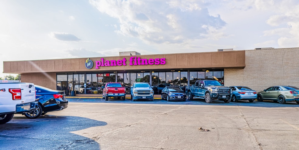 More Photos Of 1000-1108 N Midkiff Rd, Midland Unknown For Lease