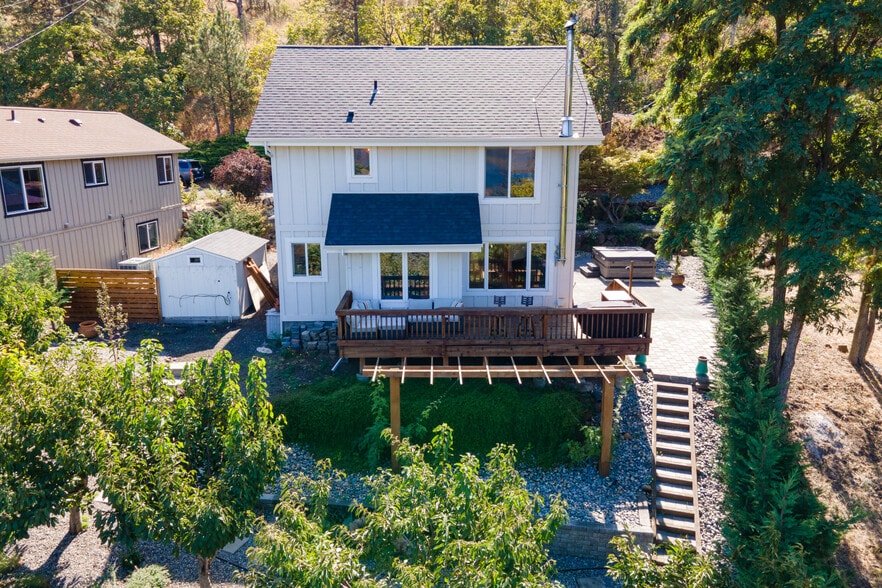 More Photos Of 407 Huskey Rd, Mosier Specialty For Sale