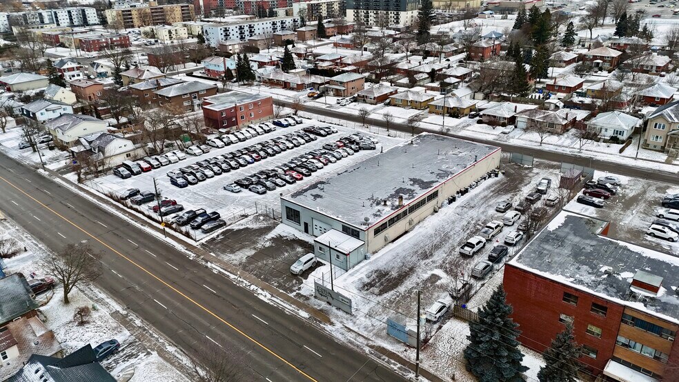 More Photos Of 188 Park Rd S, Oshawa Service For Sale