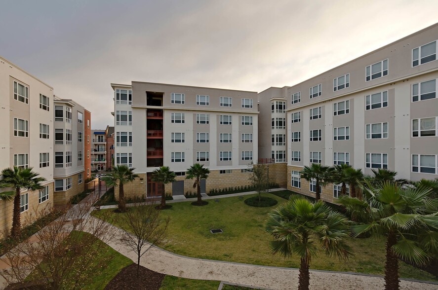 More Photos Of 491 W University Ave, Gainesville Apartments For Lease