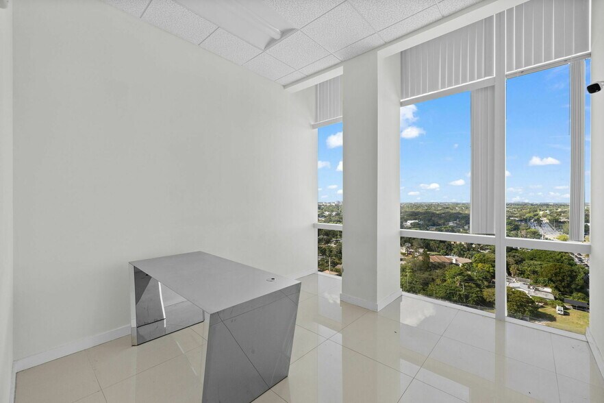 More Photos Of 20200 W dixie Hwy, Aventura Medical For Sale