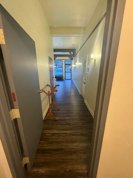 More Photos Of 990-992 Greentree Rd, Pittsburgh Storefront Retail Office For Lease