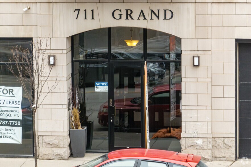 More Photos Of 711 W Grand Ave, Chicago Apartments For Sale