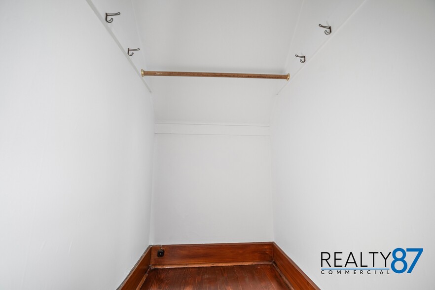 More Photos Of 448 7th Ave, Marion Office For Sale