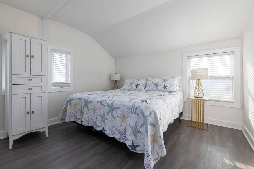 More Photos Of 830 Stonington Rd, Stonington Marina For Sale