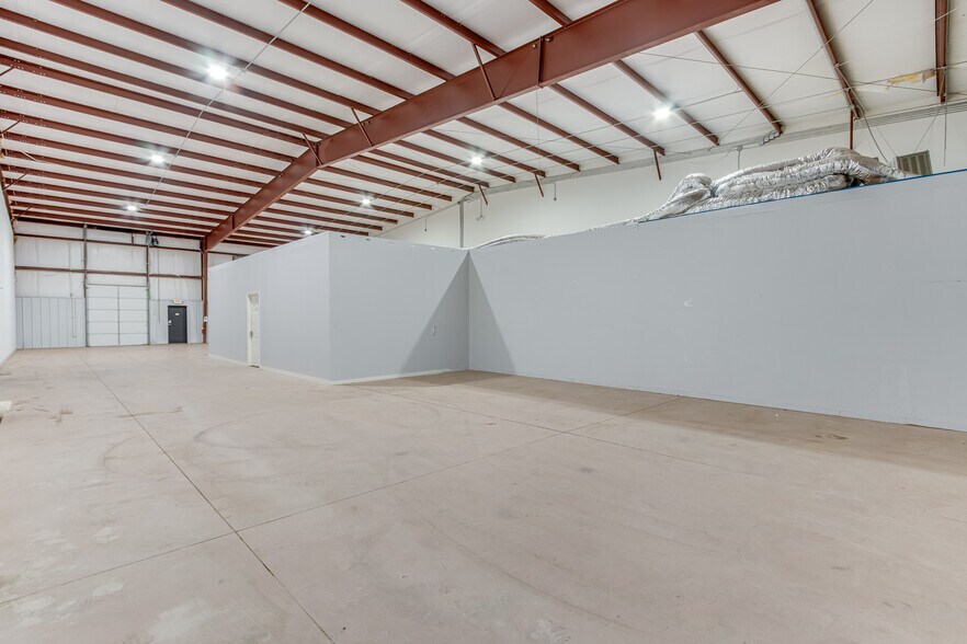 More Photos Of 6724 Cleveland Hwy, Clermont Warehouse For Lease