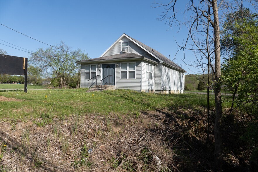 More Photos Of 7731 St Andrews Church Rd, Louisville Storefront Retail Office For Sale