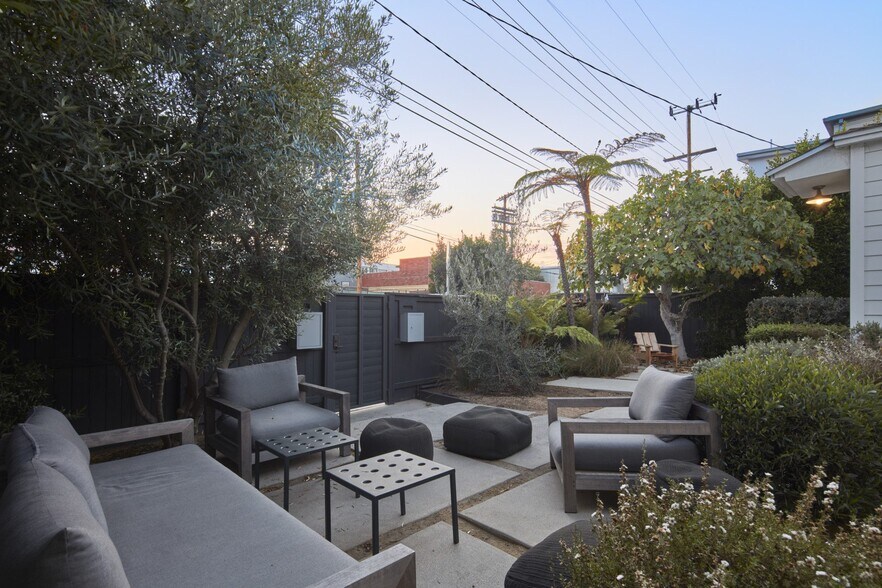 More Photos Of 718-720 Hampton Dr, Venice Office For Sale