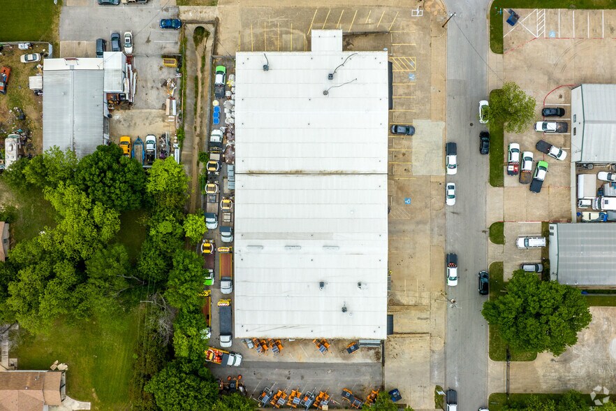 More Photos Of 2333-2337 Delante St, Haltom City Warehouse For Sale