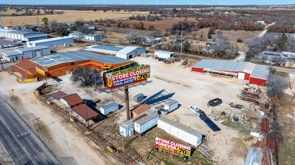 More Photos Of 302 N Access Rd, Clyde Showroom For Sale