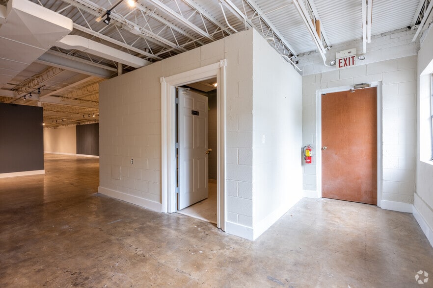 More Photos Of 325 N Main St, High Point Office For Sale