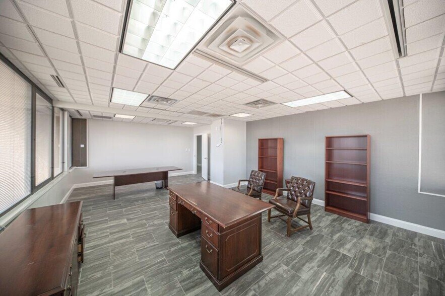 More Photos Of 125 W Missouri Ave, Midland Office For Lease