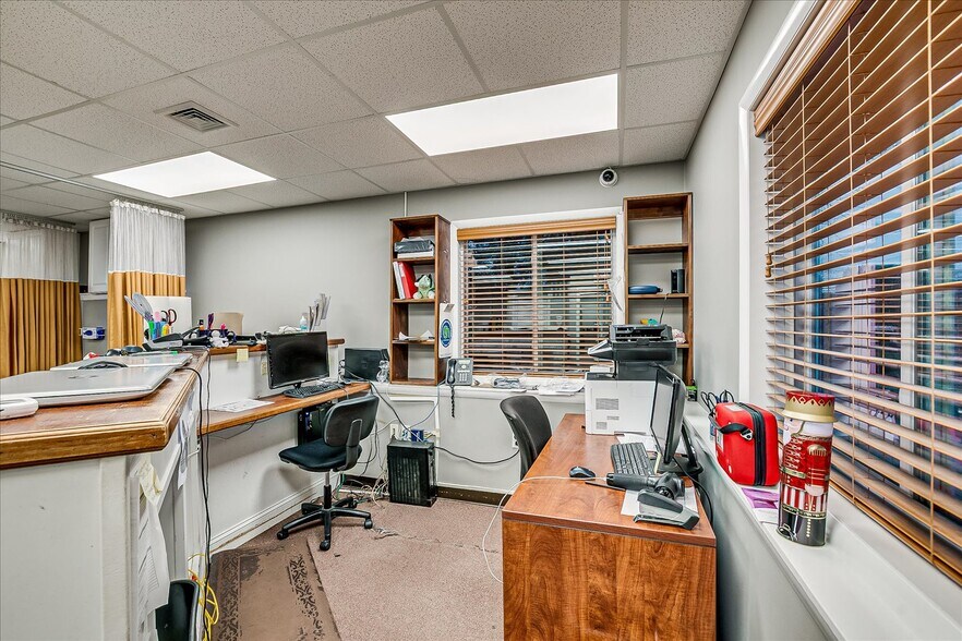 More Photos Of 72 Highway 27, Edison Medical For Sale