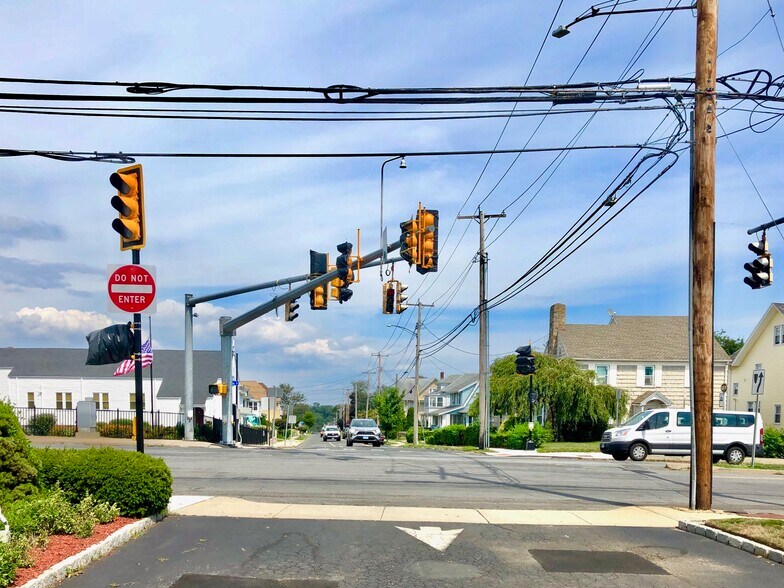 More Photos Of 3101 Main St, Bridgeport Medical For Lease