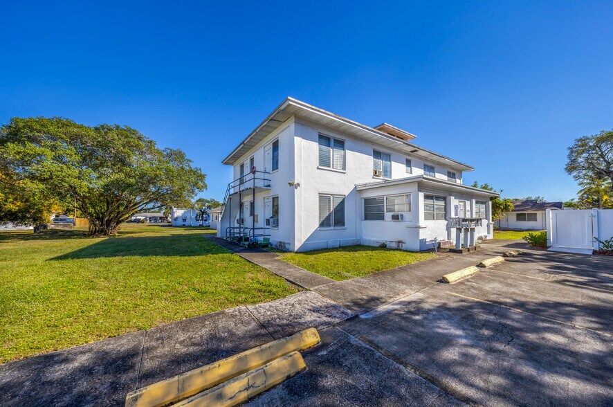 More Photos Of 1215 N 17th Ct, Hollywood Apartments For Sale