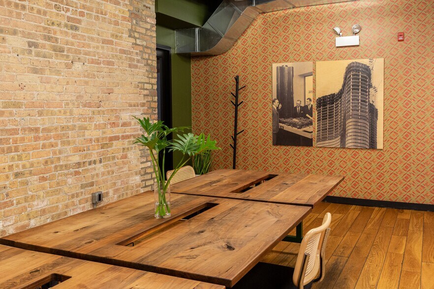 More Photos Of 210-220 N Green St, Chicago Office Residential For Lease