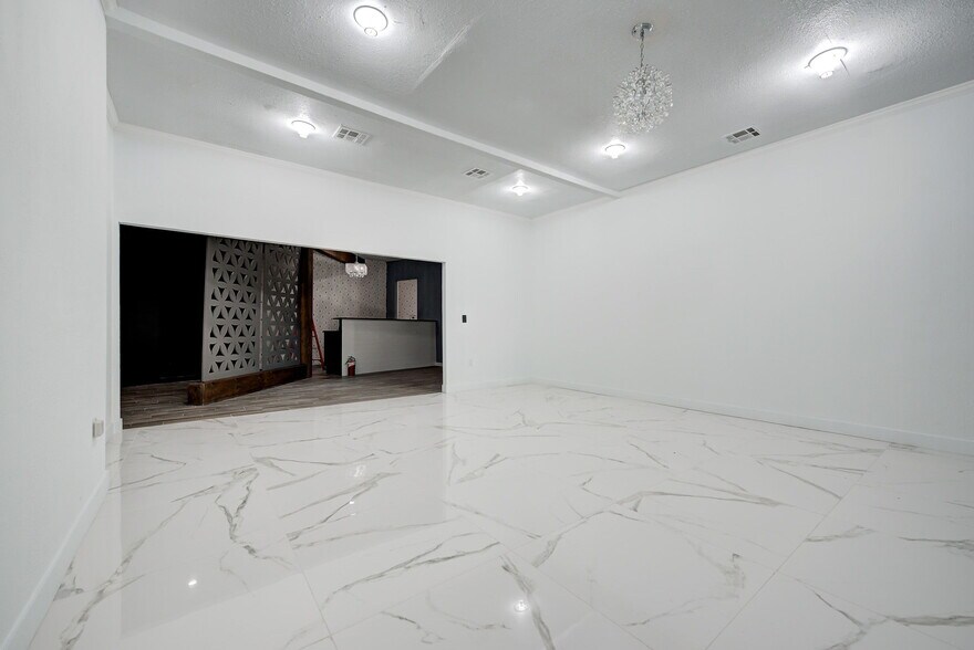 More Photos Of 7917 N May Ave, Oklahoma City Freestanding For Sale