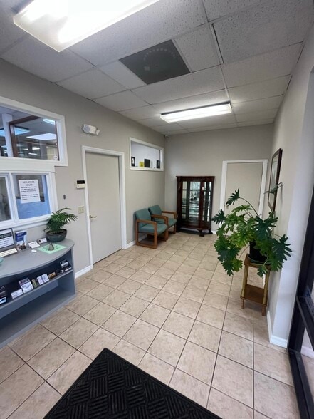 More Photos Of 2935 SE 58th Ave, Ocala Storefront Retail Office For Sale