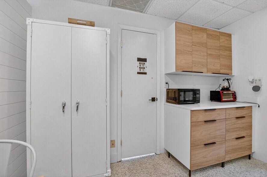 More Photos Of 665 SE 10th St, Deerfield Beach Medical For Sale