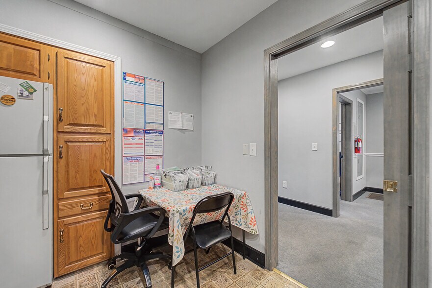 More Photos Of 156 White Oak St, Franklin Medical For Sale