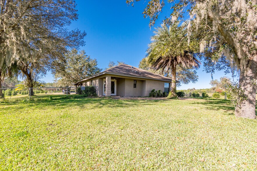 More Photos Of 16385 NW 112th Ct, Reddick Specialty For Sale