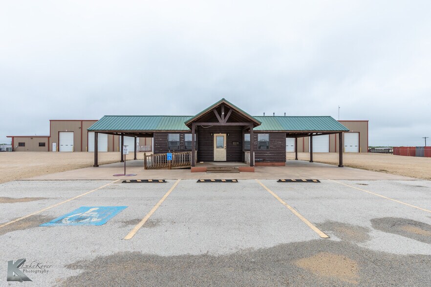 More Photos Of 10027 S Frontage Rd, Clyde Manufacturing For Sale