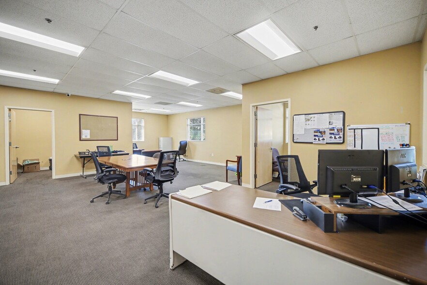 More Photos Of 10810 Withers Cove Park Dr, Charlotte Warehouse For Lease