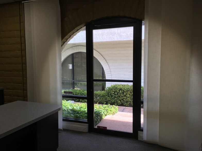 More Photos Of 801 S Rancho Dr, Las Vegas Office For Lease