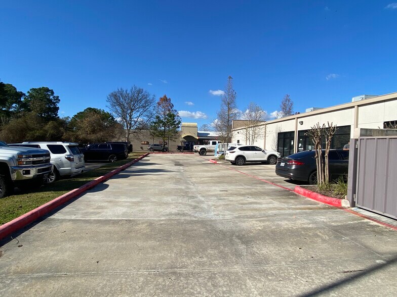 More Photos Of 810 S Friendswood Dr, Friendswood Storefront Retail Office For Lease