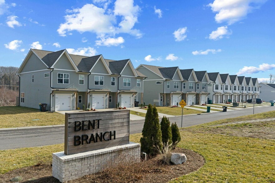 Primary Photo Of 8407-8456 Whisper Ln, Powell Apartments For Sale