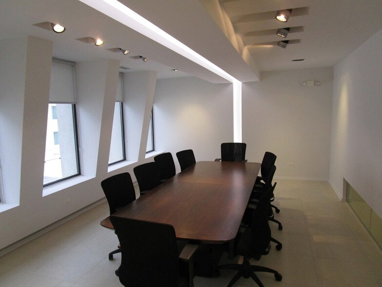 More Photos Of 3201 Old Glenview Rd, Wilmette Office For Lease