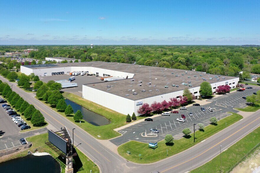 More Photos Of 5222-5230 Quincy St, Mounds View Manufacturing For Lease