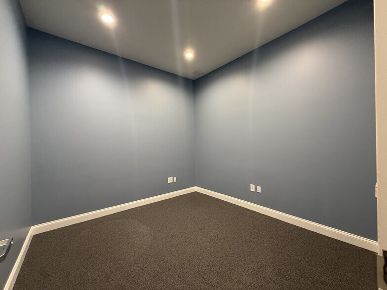 More Photos Of 90 Fox Ridge Ct, DeBary Office For Sale