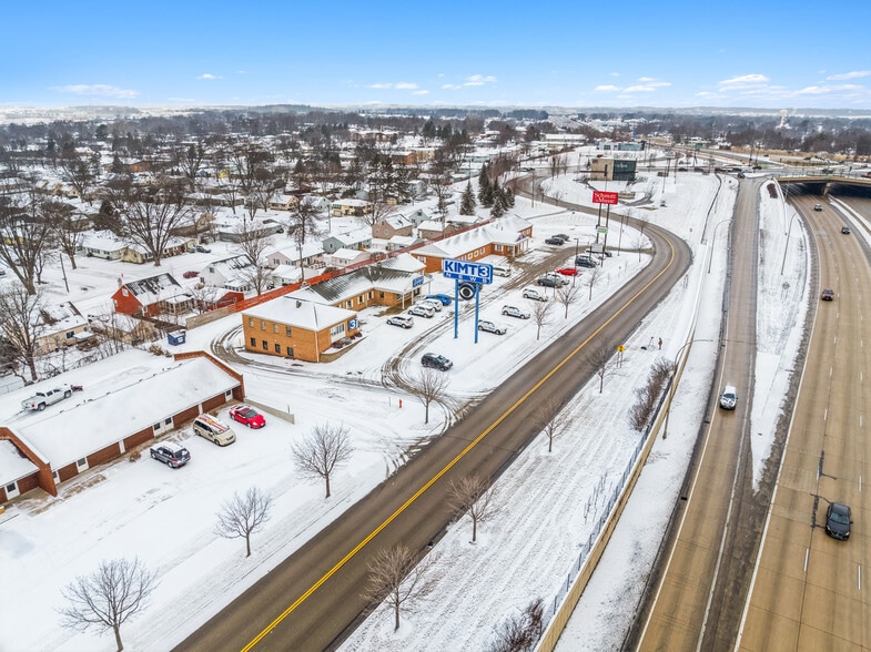 More Photos Of 1751 US-52, Rochester Movie Radio TVStudio For Sale